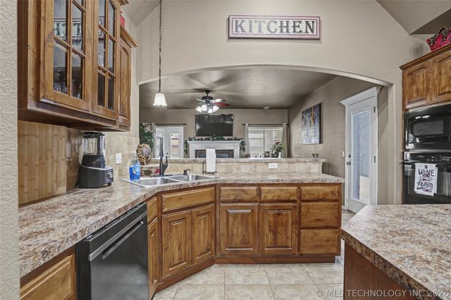 1640 E Boston Court, Broken Arrow, OK 74012