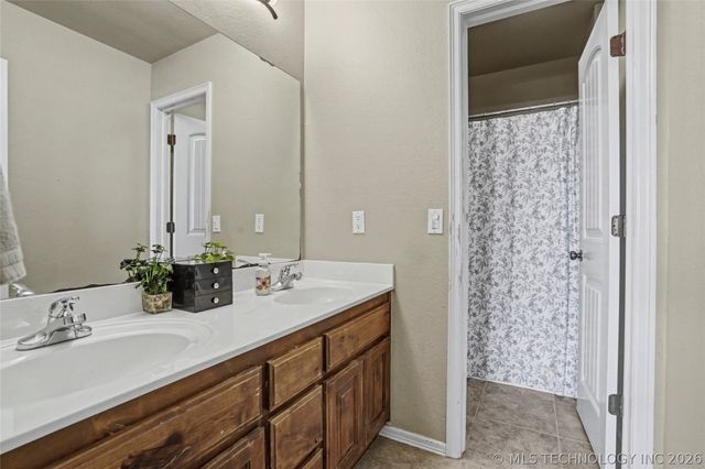 1640 E Boston Court, Broken Arrow, OK 74012