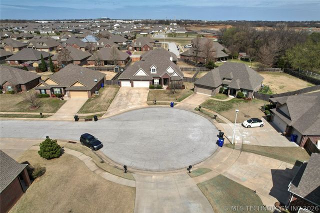 1640 E Boston Court, Broken Arrow, OK 74012