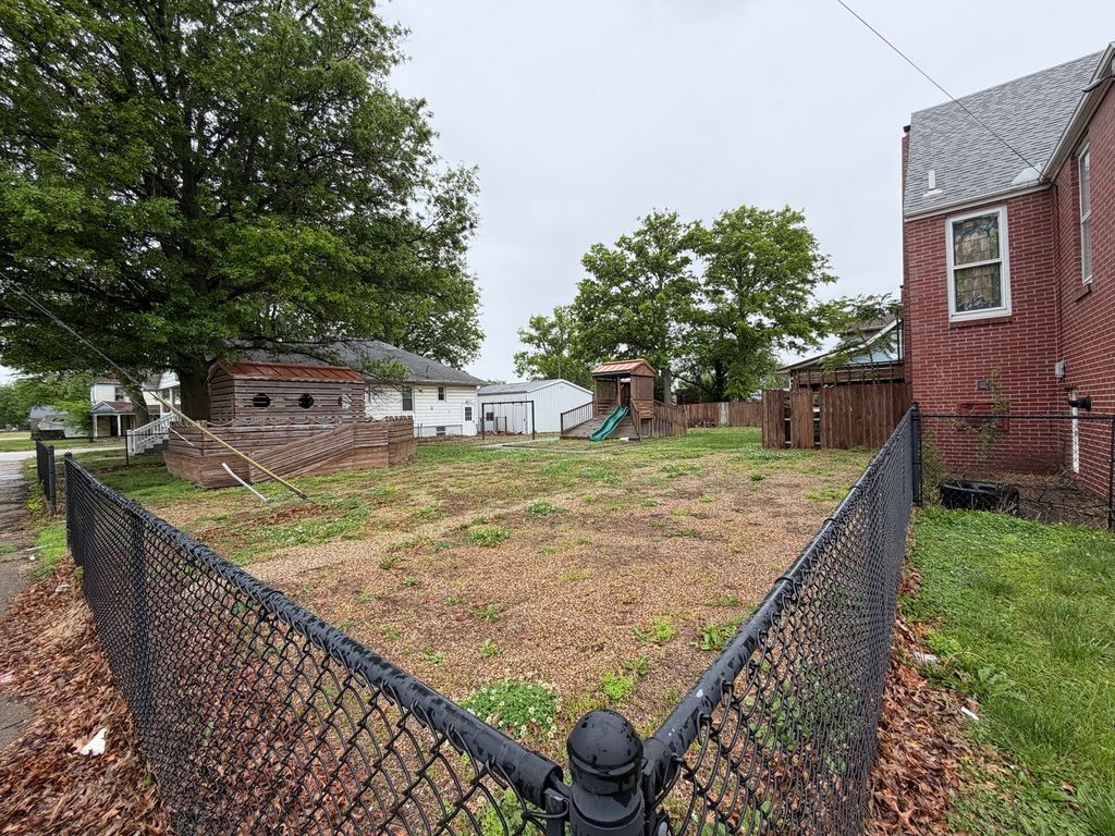 Image 15 of property listing at 101 W Hardin Street, Centralia, IL 62801