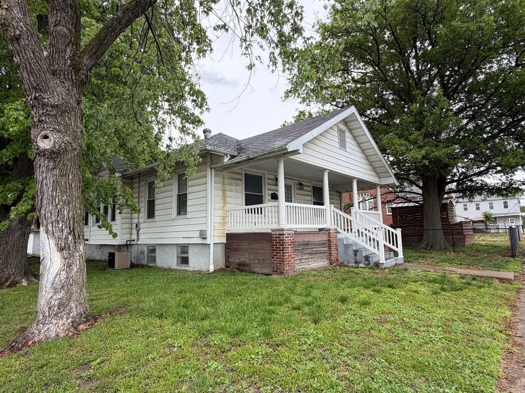 Image 21 of property listing at 101 W Hardin Street, Centralia, IL 62801