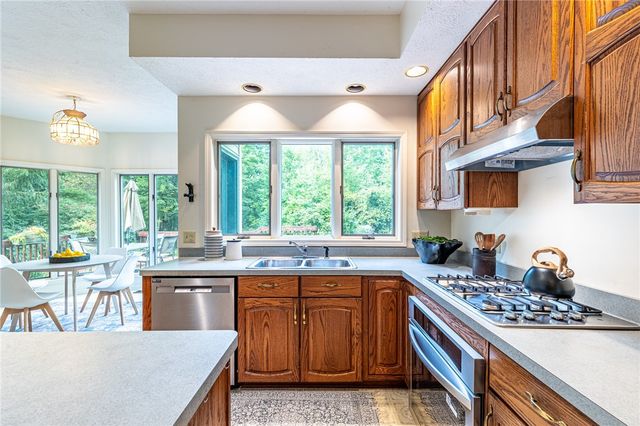 1250 Conifer Cove Lane, Webster, NY 14580