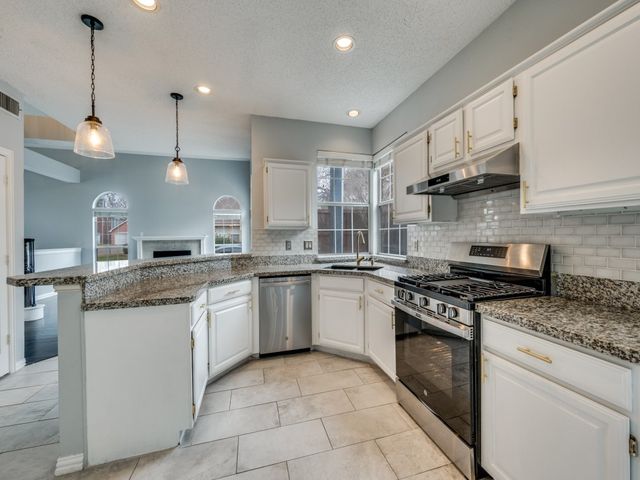 445 Moonlight Way, Irving, TX 75063