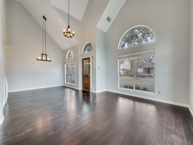 445 Moonlight Way, Irving, TX 75063