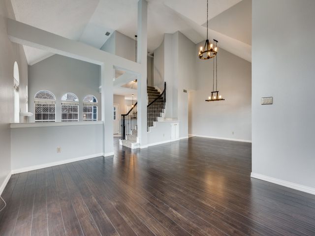 445 Moonlight Way, Irving, TX 75063