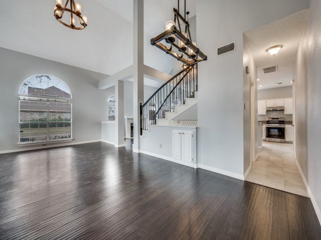 445 Moonlight Way, Irving, TX 75063