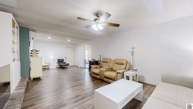 2115 Gatesborough Circle, Murray, KY 42071