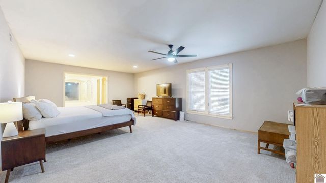 2115 Gatesborough Circle, Murray, KY 42071