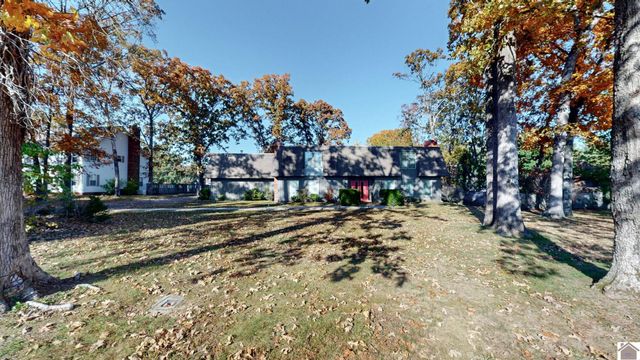 2115 Gatesborough Circle, Murray, KY 42071