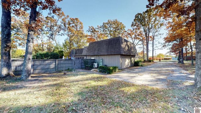 2115 Gatesborough Circle, Murray, KY 42071