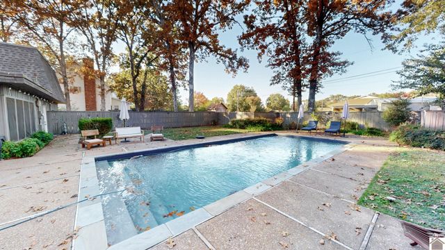 2115 Gatesborough Circle, Murray, KY 42071