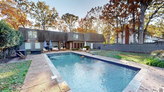 2115 Gatesborough Circle, Murray, KY 42071