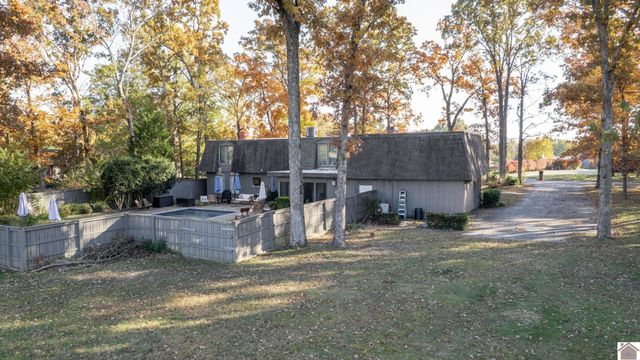 2115 Gatesborough Circle, Murray, KY 42071