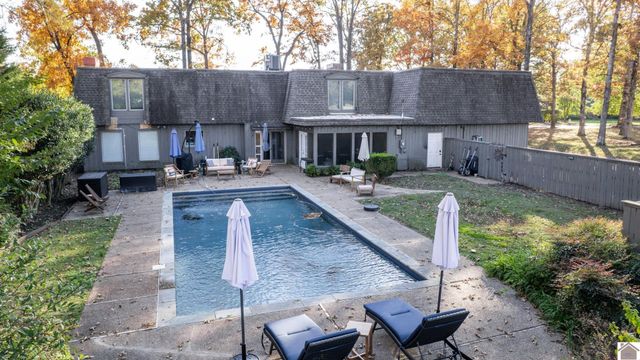 2115 Gatesborough Circle, Murray, KY 42071