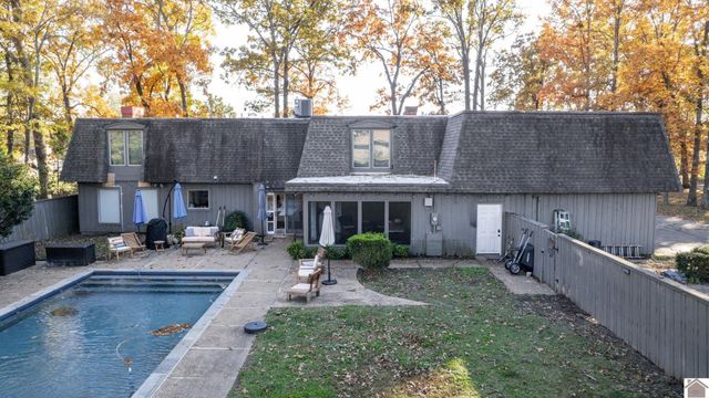 2115 Gatesborough Circle, Murray, KY 42071