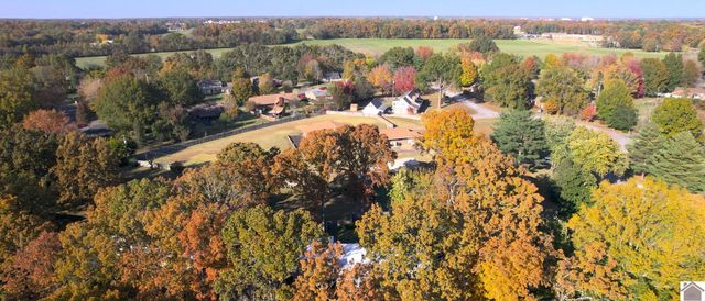 2115 Gatesborough Circle, Murray, KY 42071