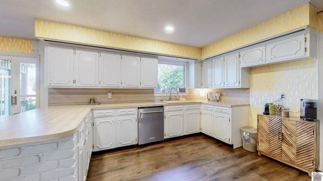 2115 Gatesborough Circle, Murray, KY 42071