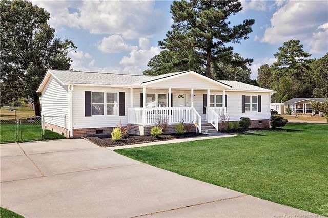 1504 Clan Campbell Drive, Raeford, NC 28376