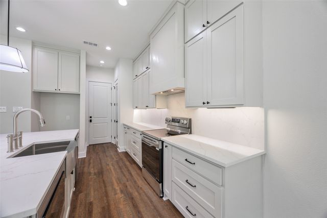 3711 Metropolitan Avenue, Dallas, TX 75210