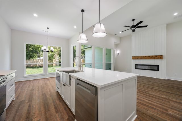 3711 Metropolitan Avenue, Dallas, TX 75210