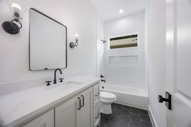 3711 Metropolitan Avenue, Dallas, TX 75210