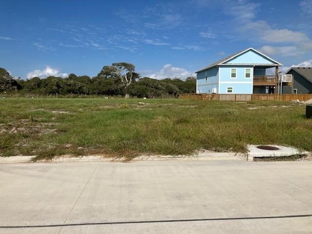 152 Breezeway Dr, Rockport, TX 78382 — exterior