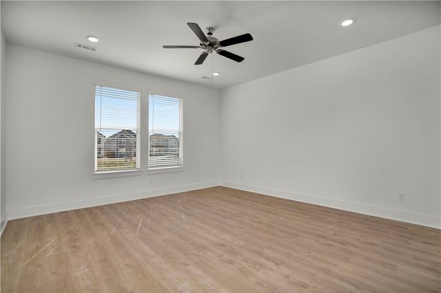 4805 W Sturgeon Street, Fayetteville, AR 72704