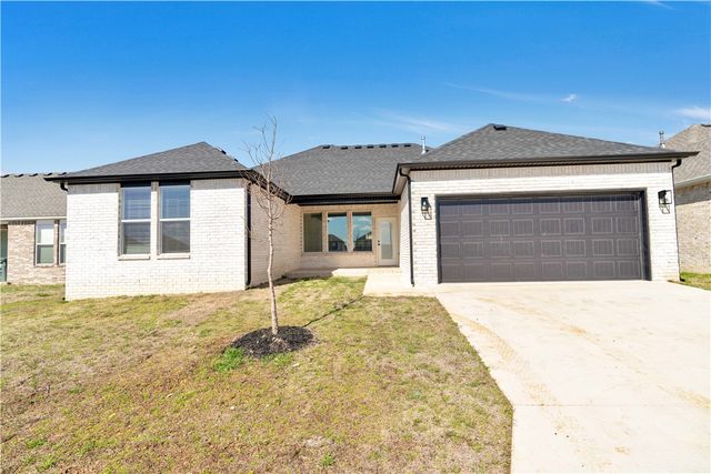 4805 W Sturgeon Street, Fayetteville, AR 72704