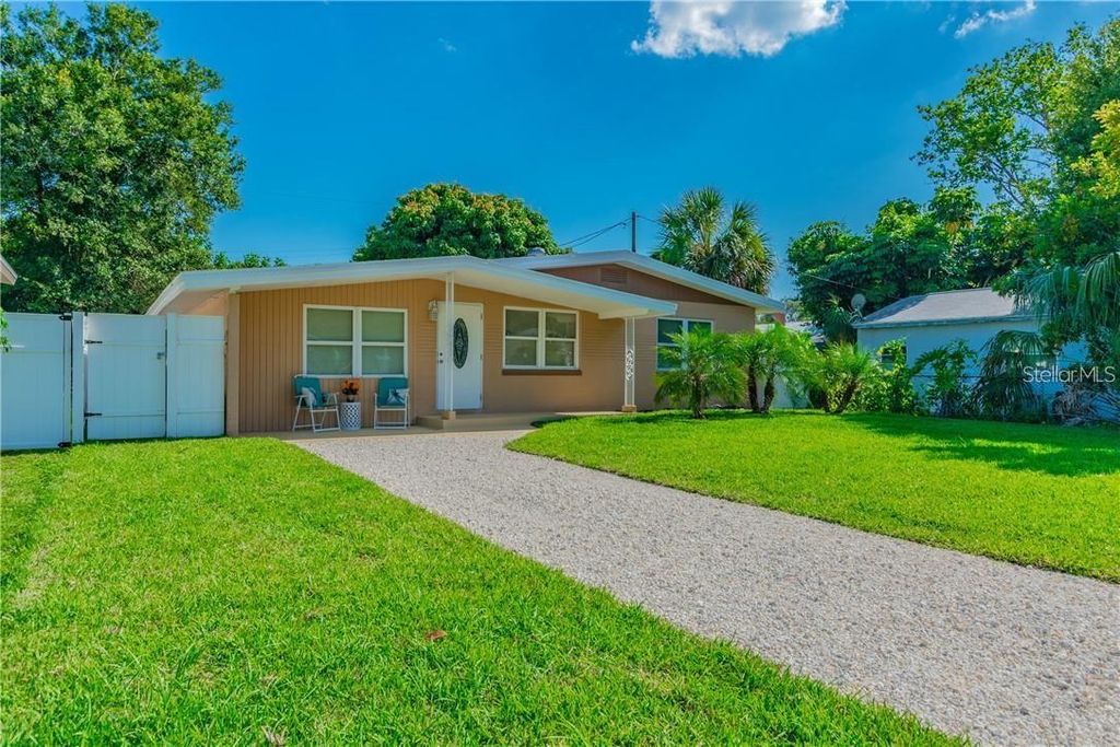 Image 1 of property listing at 5418 11TH AVENUE S, Gulfport, FL 33707