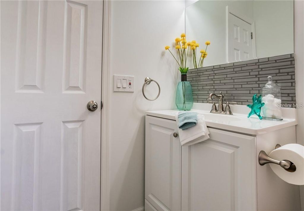 Image 15 of property listing at 5418 11TH AVENUE S, Gulfport, FL 33707