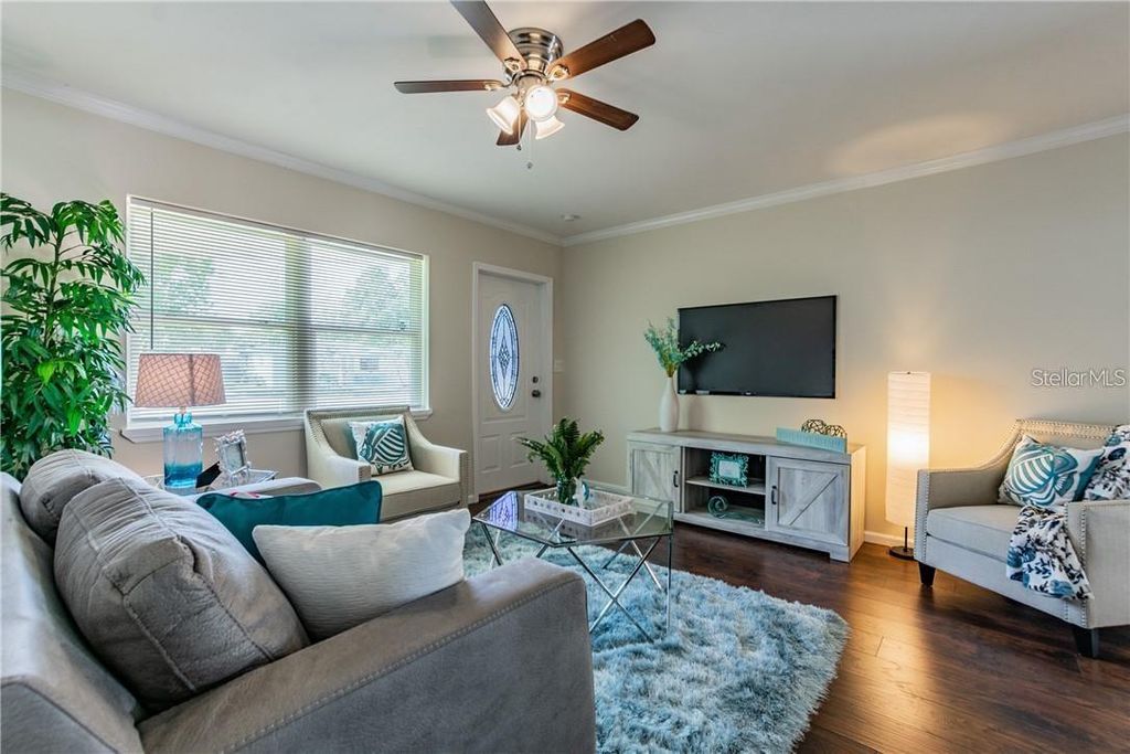 Image 3 of property listing at 5418 11TH AVENUE S, Gulfport, FL 33707