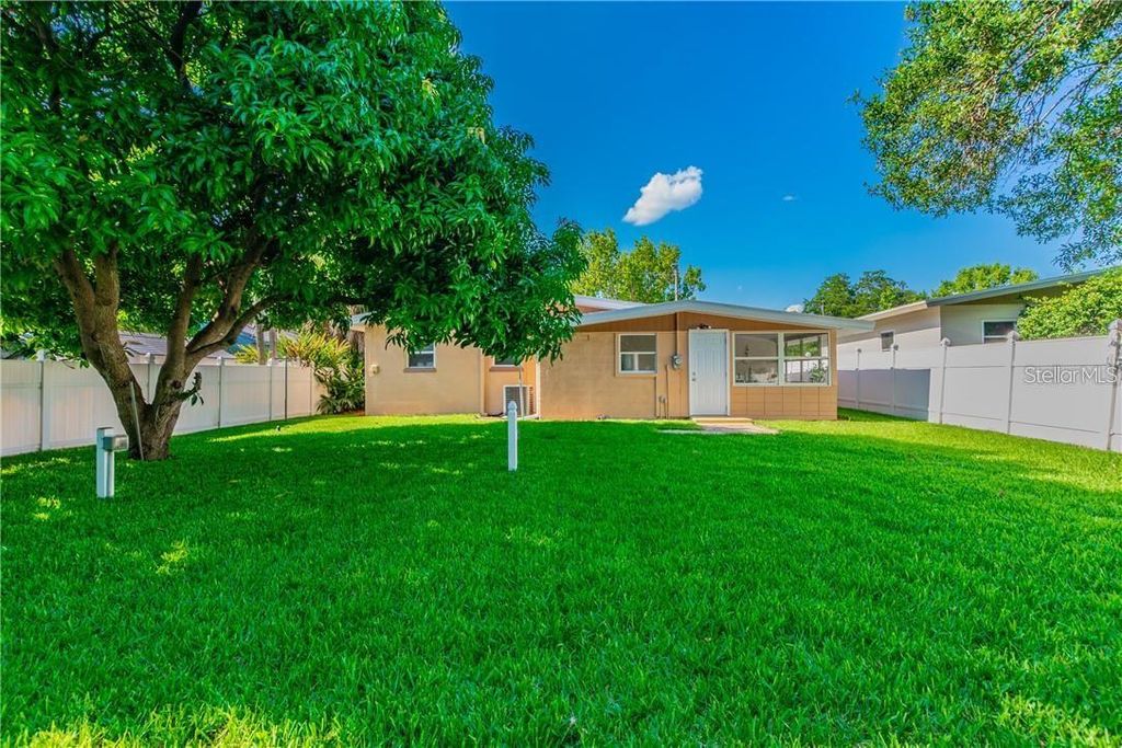 Image 22 of property listing at 5418 11TH AVENUE S, Gulfport, FL 33707