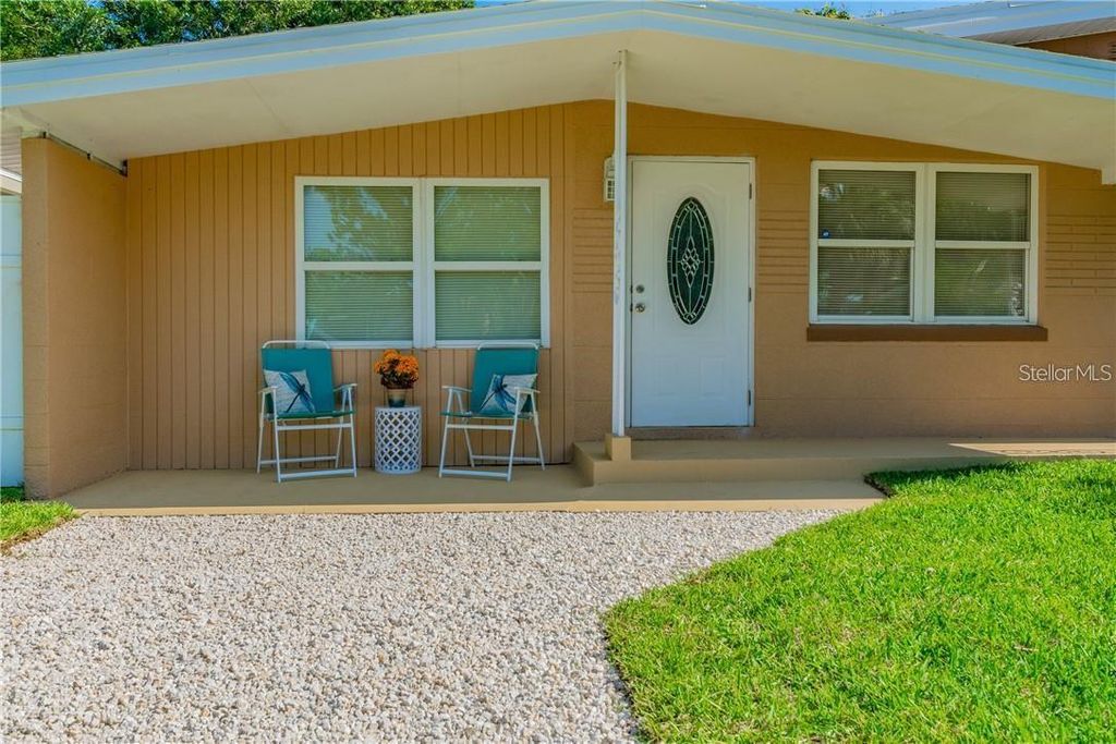 Image 25 of property listing at 5418 11TH AVENUE S, Gulfport, FL 33707