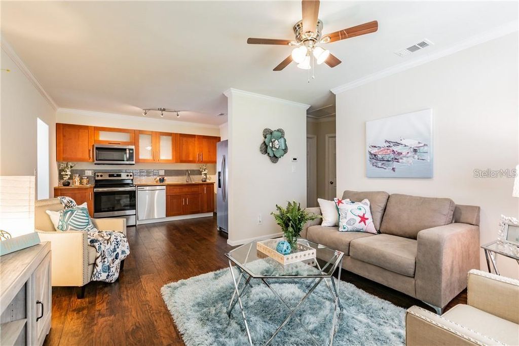 Image 4 of property listing at 5418 11TH AVENUE S, Gulfport, FL 33707