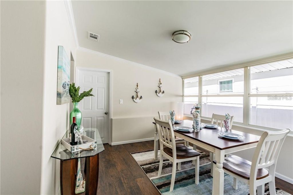 Image 10 of property listing at 5418 11TH AVENUE S, Gulfport, FL 33707