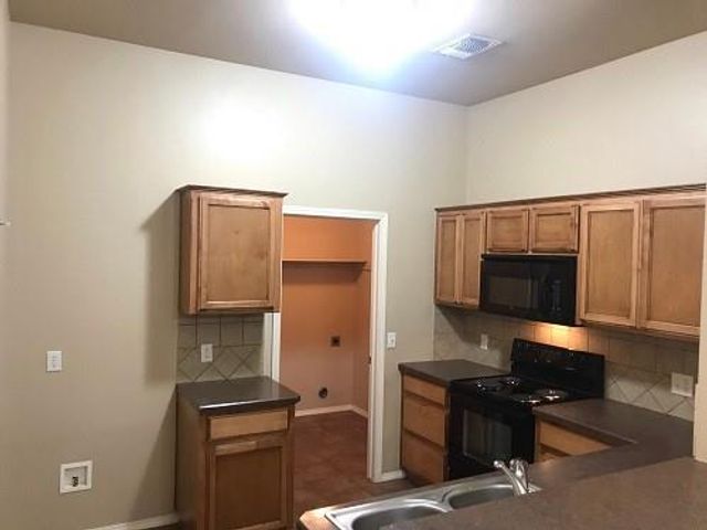 9500 SW 25th Street, Oklahoma City, OK 73128