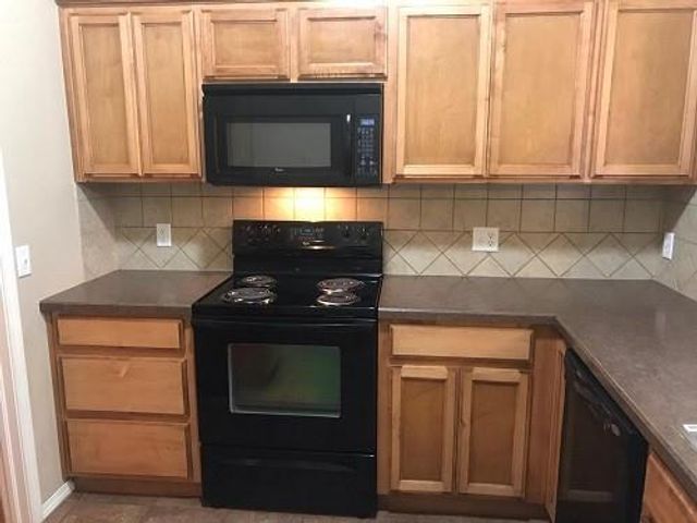 9500 SW 25th Street, Oklahoma City, OK 73128