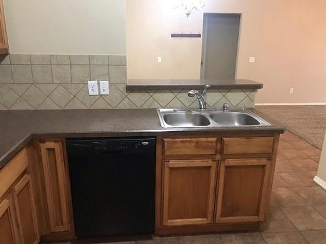 9500 SW 25th Street, Oklahoma City, OK 73128