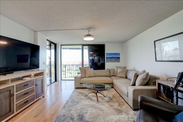 7030 Half Moon Circle 515, Hypoluxo, FL 33462