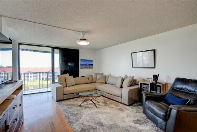7030 Half Moon Circle 515, Hypoluxo, FL 33462