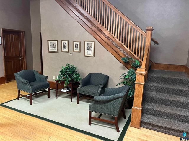 102 N Krohn Pl Place 211, Sioux Falls, SD 57103