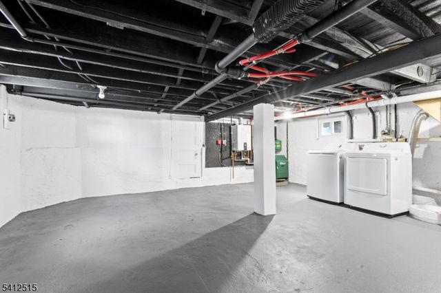 56 Harvey St, Closter Boro, NJ 07624