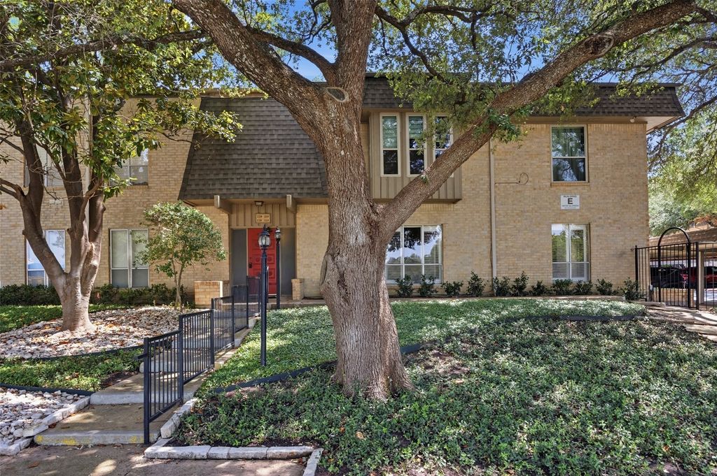 4320 Bellaire Drive S 225W, Fort Worth, TX 76109