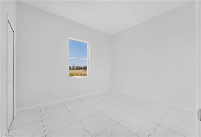 510 Kingsbury LN, Lehigh Acres, FL 33974