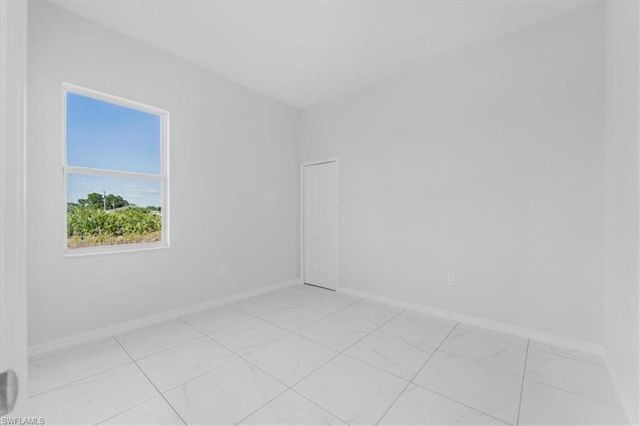 510 Kingsbury LN, Lehigh Acres, FL 33974