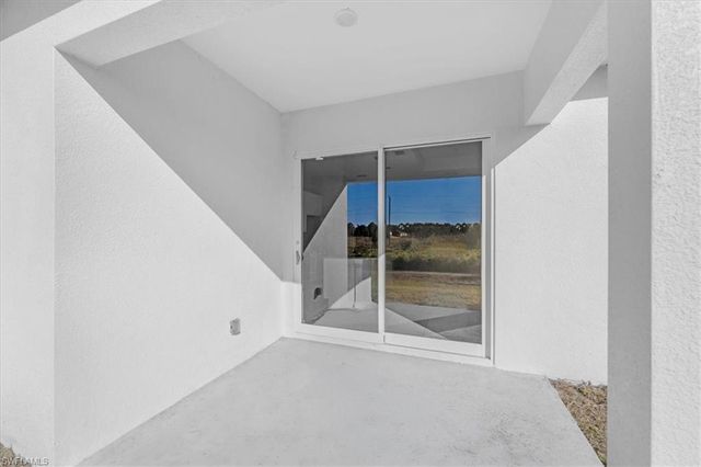 510 Kingsbury LN, Lehigh Acres, FL 33974