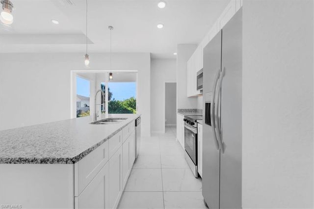 510 Kingsbury LN, Lehigh Acres, FL 33974