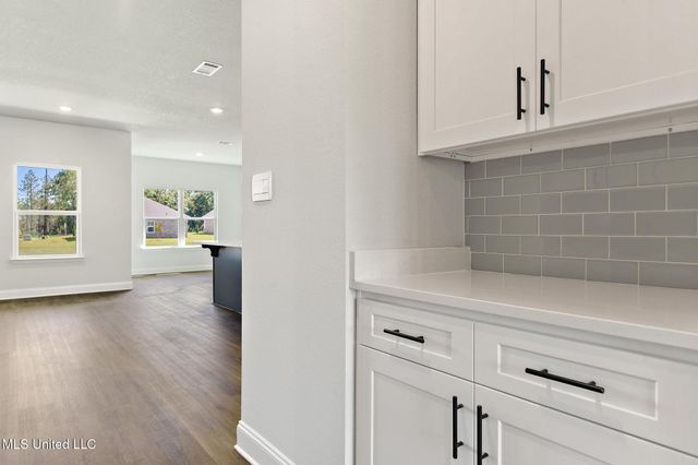 6620 Palm Pointe Drive, Ocean Springs, MS 39564