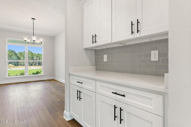 6620 Palm Pointe Drive, Ocean Springs, MS 39564