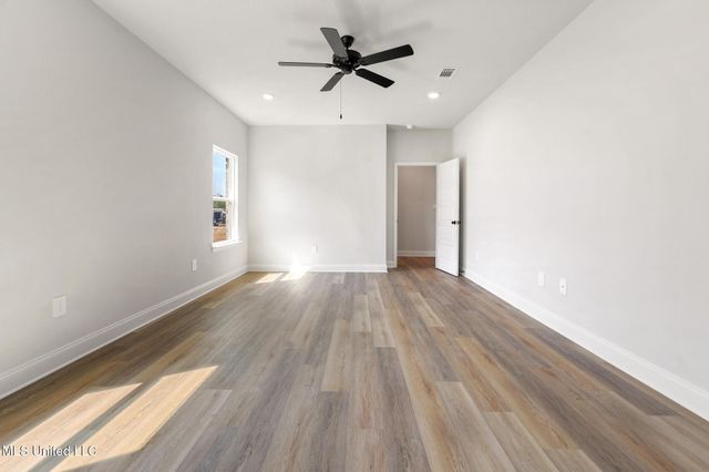 6620 Palm Pointe Drive, Ocean Springs, MS 39564